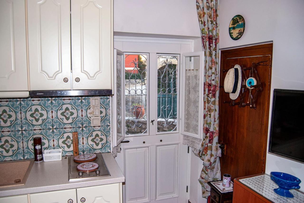 Yangos Traditional Apartment