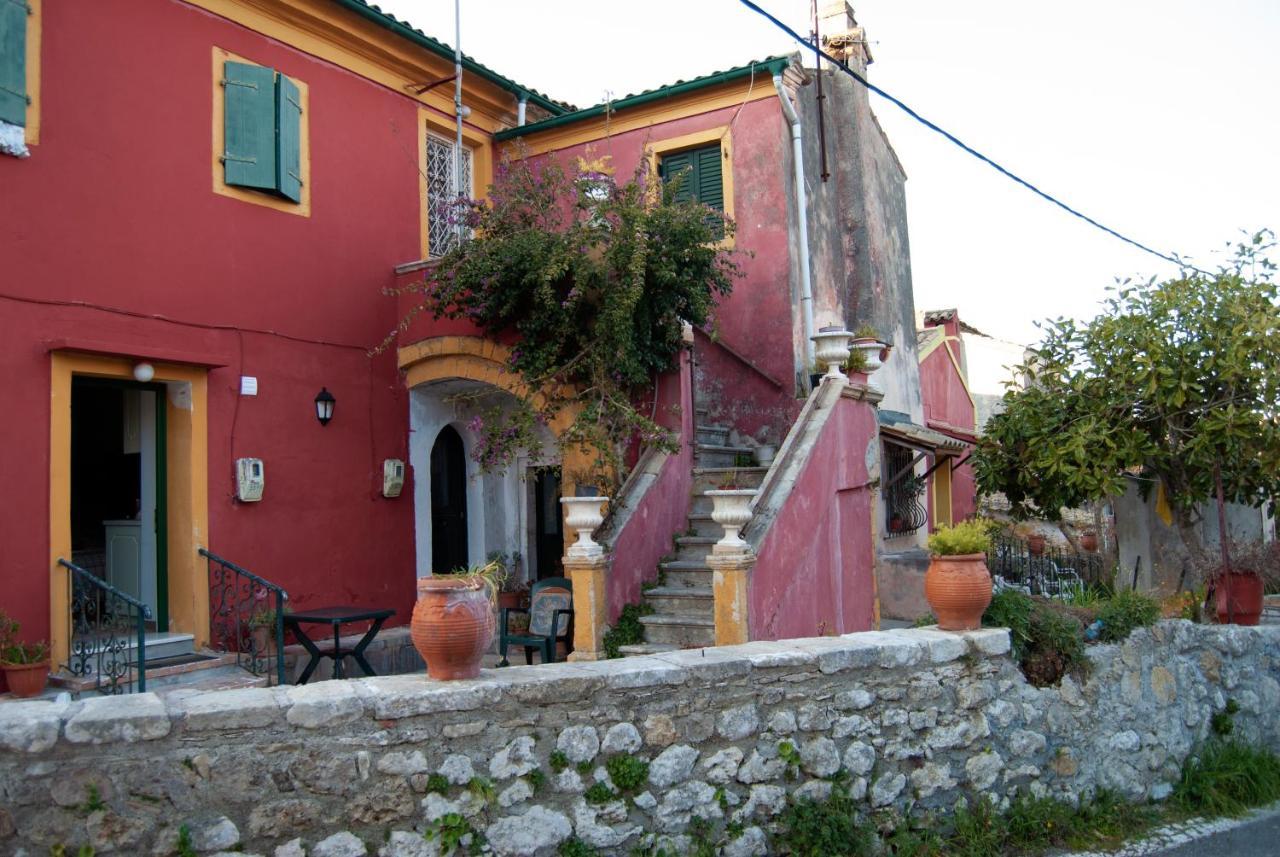 Yangos Traditional Apartment Kouramádes