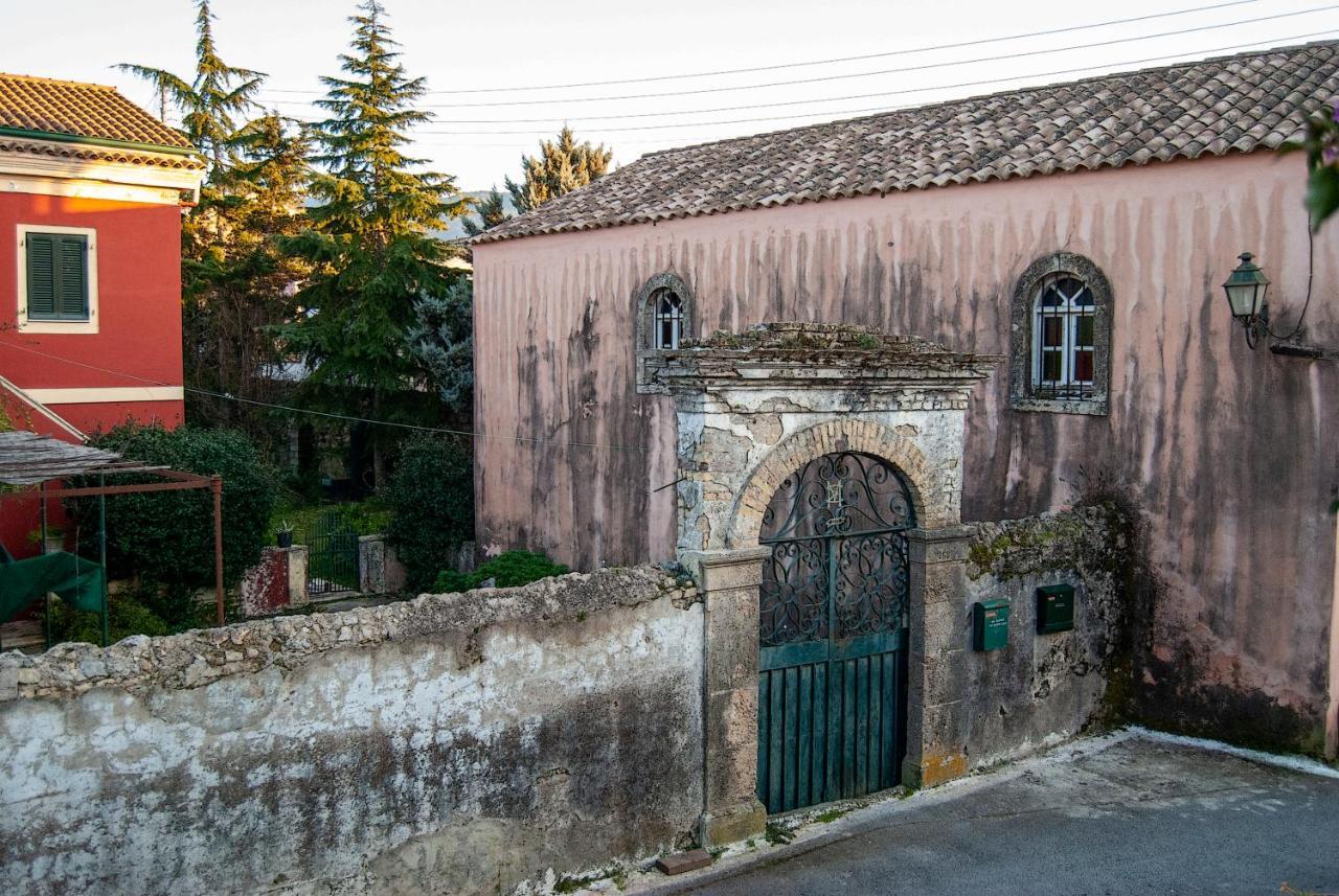 Yangos Traditional Apartment Kouramádes