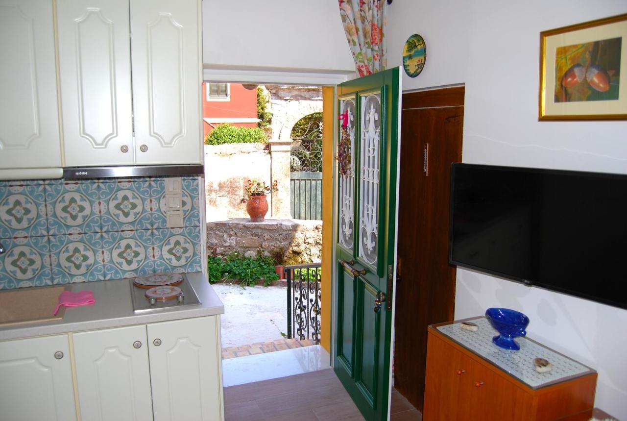 Yangos Traditional * Kouramades