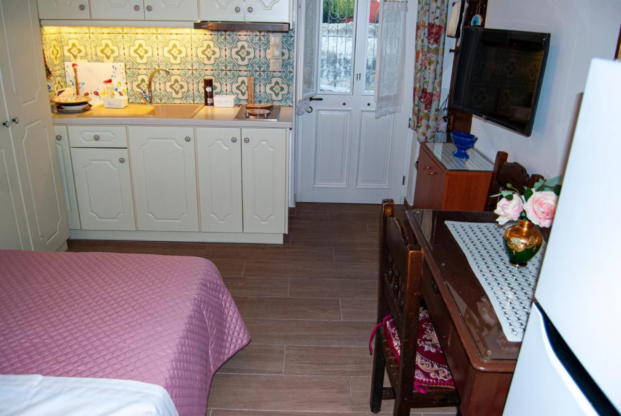 Yangos Traditional Apartment