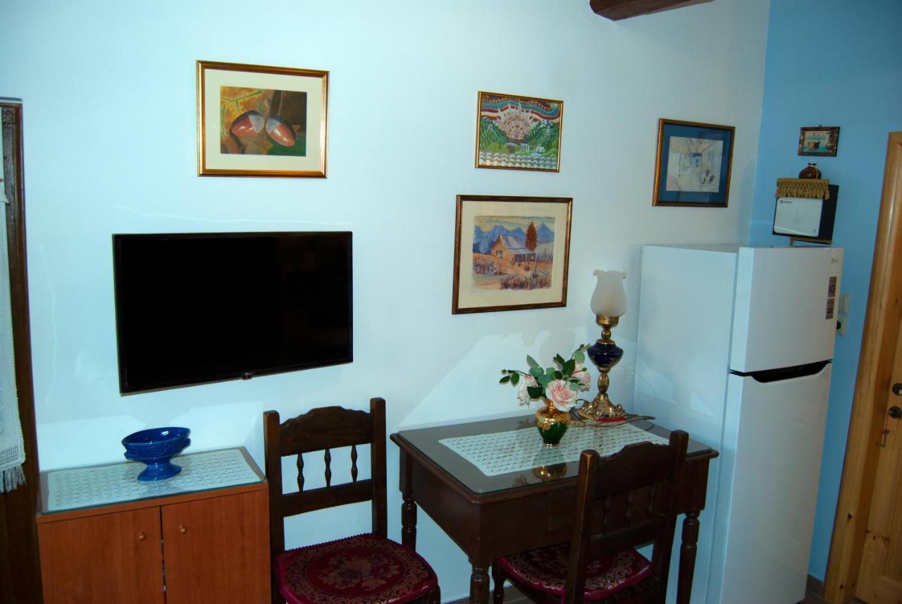 Yangos Traditional Kouramades