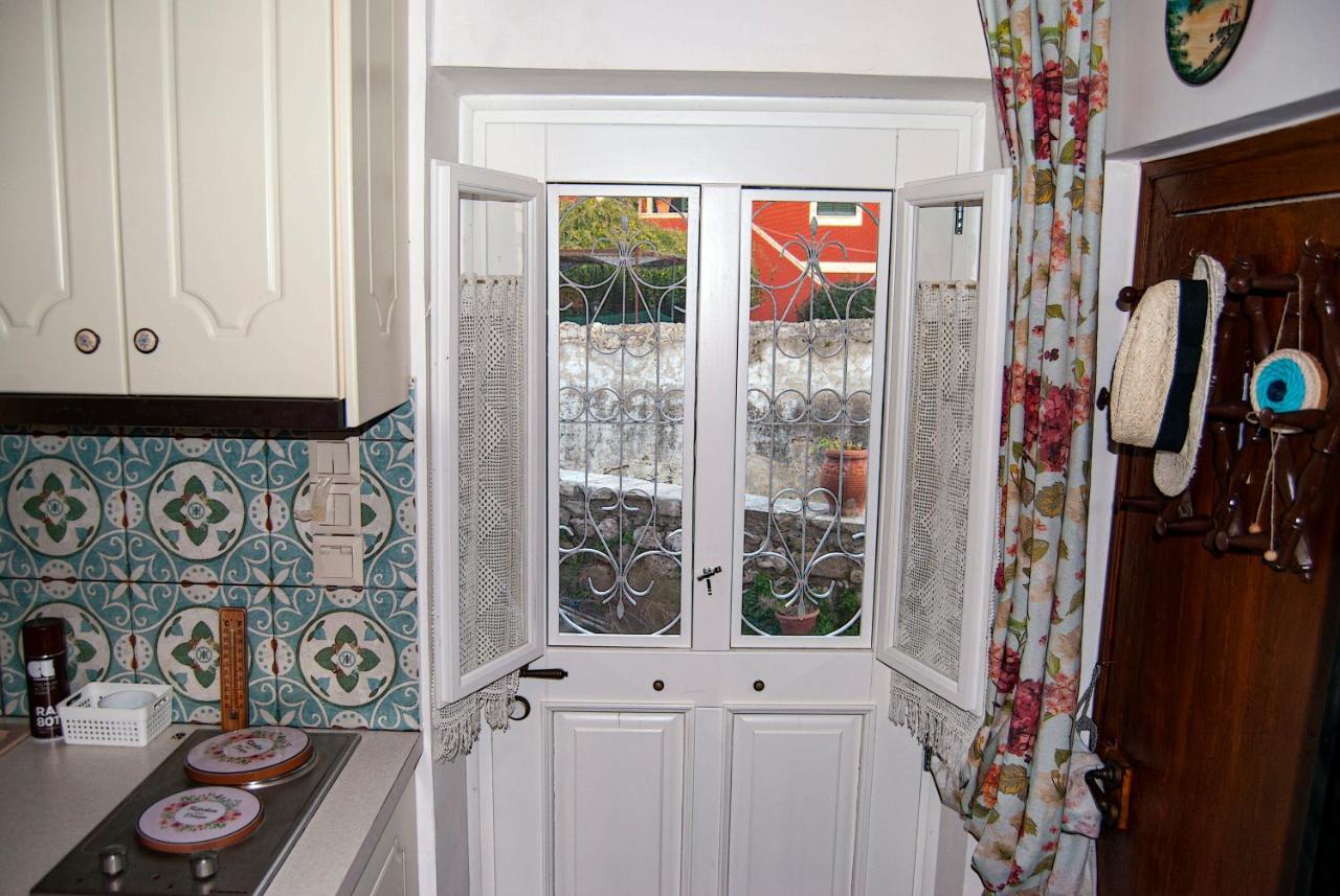 Yangos Traditional Apartment *